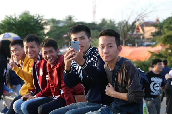 Grupa Nastolatków Wientian Laos — Zdjęcie stockowe