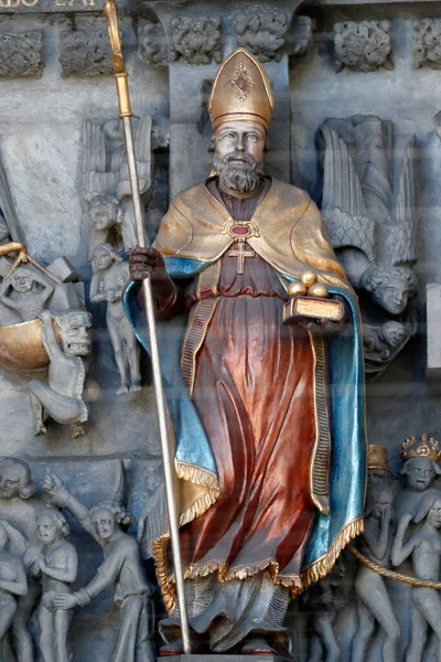 聖ニコラス大聖堂 14世紀の最後の審判であるティンパン ミレ像の聖ニコラス フリブールだ スイス — ストック写真