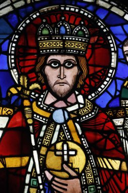 Oeuvre Notre-Dame Müzesi. Lekeli cam pencere. İmparator ya da kral. 12. yüzyıl. Strasbourg 'da. Fransa.