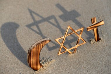 Hristiyanlık, İslam, Musevilik 3 tek tanrılı din. Yahudi Yıldızı, Haç ve Hilal: Dinlerarası semboller. Dini ve inanç kavramı. 