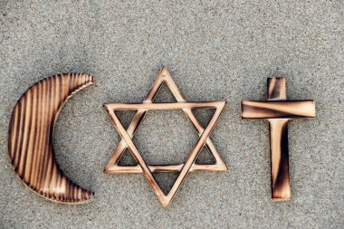 Hristiyanlık, İslam, Musevilik 3 tek tanrılı din. Yahudi Yıldızı, Haç ve Hilal: Dinlerarası semboller. Dini ve inanç kavramı. 