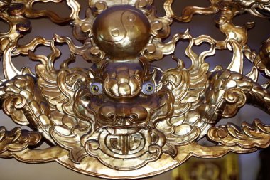 Tran Hung Dao Taocu Tapınağı. Altın Ejder. Ho Chi Minh şehri. Vietnam. 