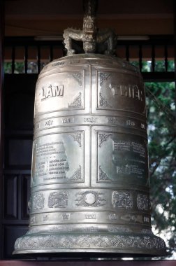 Truc Lam Budist tapınağı. Bronz Budist çanı. Dalat. Vietnam. 