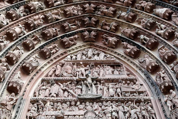 Собор Богоматери Страсбургской Западный Фасад Тимпанум Страсть Иисуса Христа Страсбург — стоковое фото