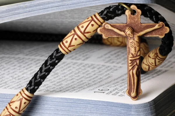 Sainte Bible Crucifix Foi Chrétienne — Photo