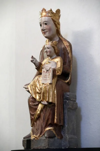 マリアと洗礼者ヨハネの仮定の大聖堂 処女と子供 木彫りだ 14世紀 オースタ イタリア — ストック写真