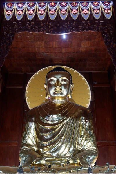 Minh Dang Quang Templo Budista Estátua Buda Gigante Dourada Postura — Fotografia de Stock