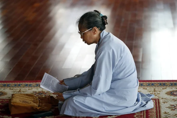 Minh Dang Quang Templo Budista Mulher Cerimónia Budista Cidade Chi — Fotografia de Stock