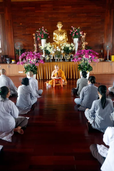 Minh Dang Quang Tempio Buddista Maestro Istruisce Gruppo Persone Come — Foto Stock