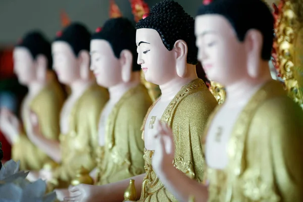 Hoi Tuong Nguoi Hoa Templo Budista Chino Fila Estatuas Buda — Foto de Stock