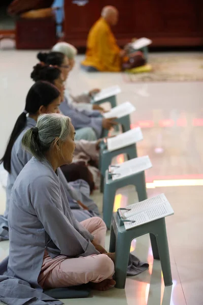 Phuoc Una Pagoda Buddista Donne Alla Cerimonia Buddista Cai Vietnam — Foto Stock