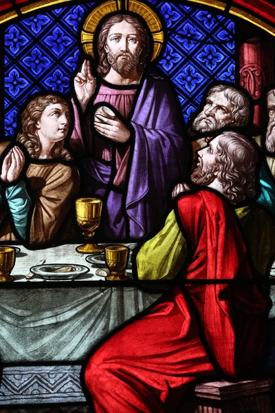 Basel Katedrali Papazı. Lekeli cam pencere. Son Yemek, İsa 'nın havarileriyle paylaştığı son yemektir. İsviçre. 