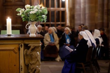 Aziz Thomas Protestan Kilisesi. Protestan servisi. Strasbourg 'da. Fransa.