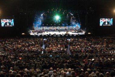 Strasbourg Zirvesi 'nde Protestan kutlaması. Tapanlar. Strasbourg 'da. Fransa.