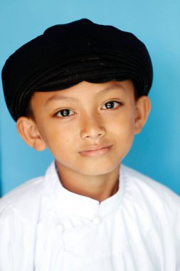 Cao Dai tapınağı. Delikanlı. Phu Quoc. Vietnam.