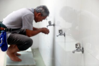 Mescidi El Rhim Camii. İslam 'da ayinsel saflık. Müslümanlar Wudu (abdest) yapıyor. Ho Chi Minh Şehri. Vietnam. 