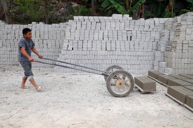 Beton bloklar fabrikası. Bac Son. Vietnam.