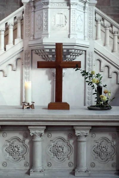Kościół Protestancki Temple Neuf Drewniany Krzyż Ołtarzu Strasburg Francja — Zdjęcie stockowe