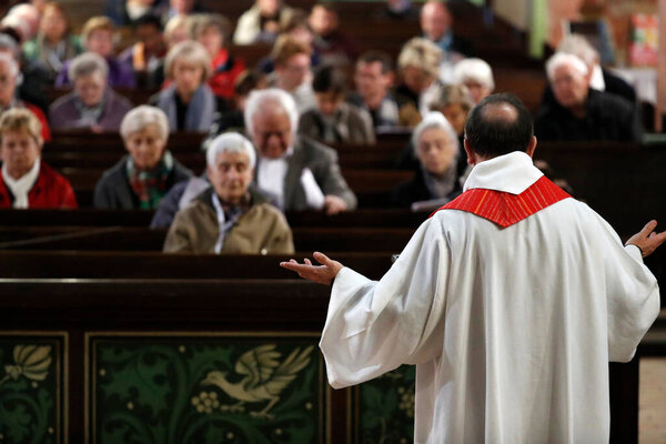 Протестантская церковь Сен-Пьер-ле-Жен. Протестантская служба. Страсбург. Франция.