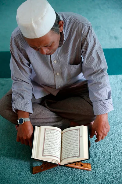 Masjid Rahim Moskén Imam Läser Den Heliga Koranen Chi Minh — Stockfoto