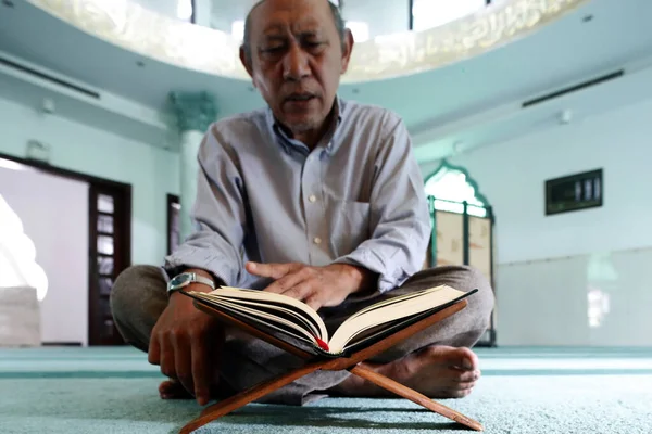 Masjid Rahim Moskee Imam Die Heilige Koran Leest Chi Minh — Stockfoto