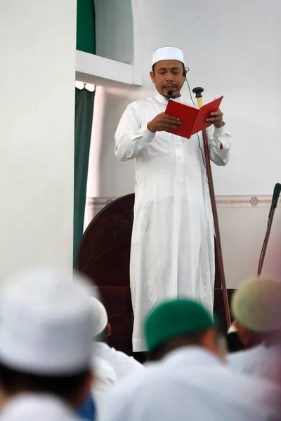 Masjid Rahim Moskee Het Vrijdaggebed Moslimmannen Luisteren Naar Imam Preek — Stockfoto