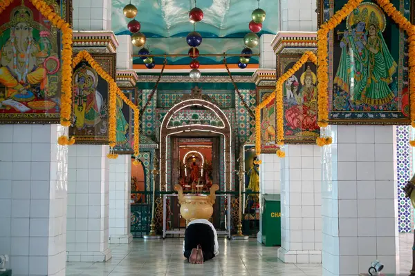 Templo Sri Thenday Yutthapani Adorador Rezando Ciudad Chi Minh Vietnam —  Fotos de Stock