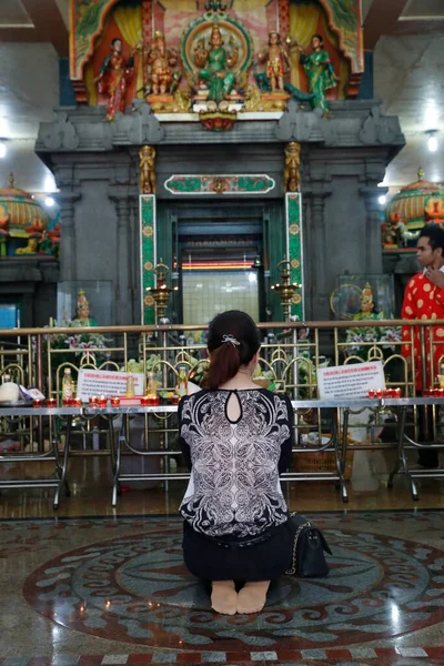 Templo Hindu Mariamman Adorador Rezando Cidade Chi Minh Vietname — Fotografia de Stock