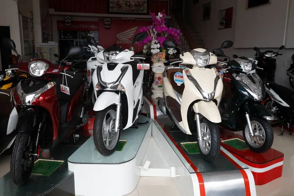 Vendedor Motos Honda Filho Bac Vietname — Fotografia de Stock