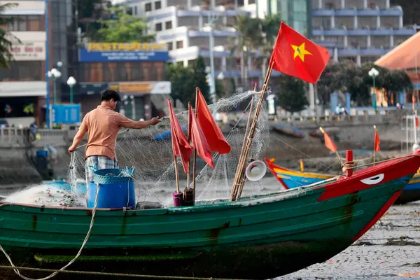 어부들은 고기잡이 그물을 베트남 — 스톡 사진