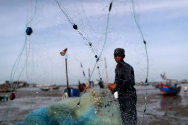 어부들은 고기잡이 그물을 베트남 — 스톡 사진