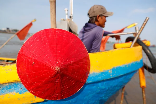 Barco Pesca Com Chapéu Vermelho Cônico Vung Tau Vietname — Fotografia de Stock