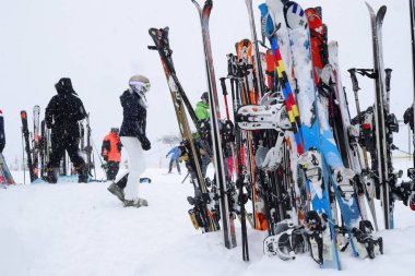 Fransız Alpleri. Kayaklar ve snowboardlar. Saint-Gervais. Fransa.