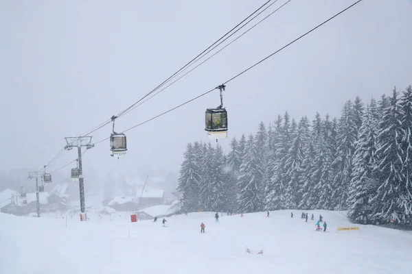 法国阿尔卑斯山 法国阿尔卑斯山 勃朗峰大轿车 滑雪坡道和缆车 圣热尔韦法国 — 图库照片