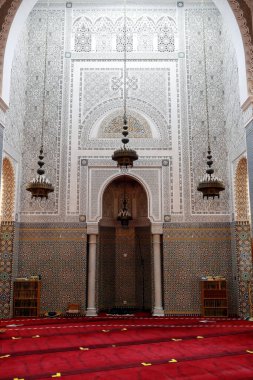Cenevre Camii 'nde ibadet odası ve mihrab..