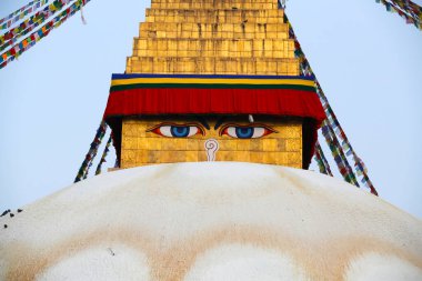Bodnath ya da Boudhanath, Katmandu şehrinin en büyük Budist aptalı.. 