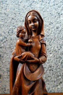 Ziyaret Manastırı. Bakire Meryem ve çocuk heykeli. Marclaz. Fransa. 