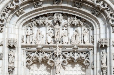 Brou Kraliyet Manastırı. Kilise, Flamboyant Gotik tarzının bir başyapıtıdır. Batı portalı. Bourg en Bresse. Fransa. 