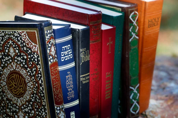 Tre Religioni Monoteiste Cristianesimo Islam Ebraismo Thorah Corano Bibbia Simboli — Foto Stock