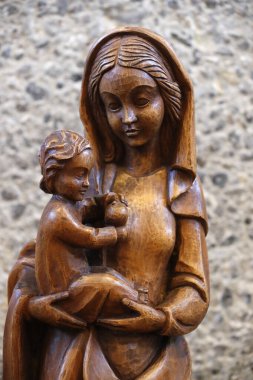 Ziyaret Manastırı. Bakire Meryem ve bebek İsa heykeli. Marclaz. Fransa. 