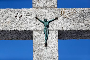 Yüce İsa, süvari mavisi gökyüzünde. Megeve. Fransa. 