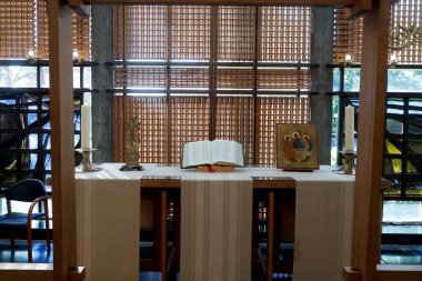 Dünya Kiliseler Konseyi (WCC). Ekümenik merkez. Kiliseye. Sunaktaki kutsal İncil. Mezmurlar. Cenevre. İsviçre. 