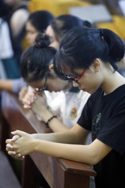 Gia Dinh Kilisesi. Kutsal hafta. Katolik ayini. İyi cumalar. Ho Chi Minh Şehri. Vietnam. 