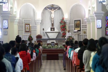 Aziz Nicholas Katedrali Dalat. Pazar katolik ayini. Dalat. Vietnam. 