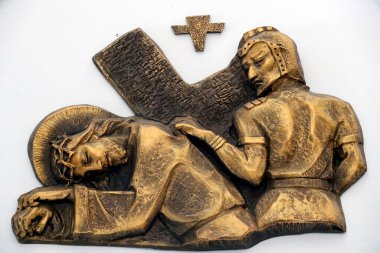  Haçın yolu. İstasyon 7. İsa ikinci kez düşüyor. Bien Hoa 'daki Dominik halkı. Vietnam. 