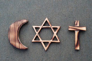 Hristiyanlık, İslam, Musevilik 3 tek tanrılı din. Yahudi Yıldızı, Haç ve Hilal: Dinlerarası semboller.