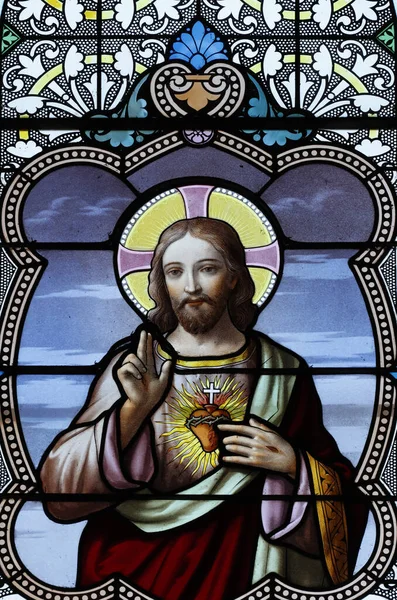 İsa 'nın Kutsal Kalbi. Lekeli cam pencere. Combloux. Fransa. 