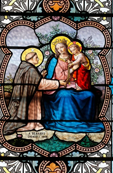 Padua 'lı Aziz Anthony ve Bebek İsa. Lekeli cam pencere. Combloux. Fransa. 