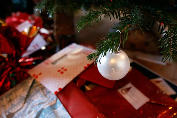 Рождественская Елка Украшениями Подарками Внутри Дома France — стоковое фото