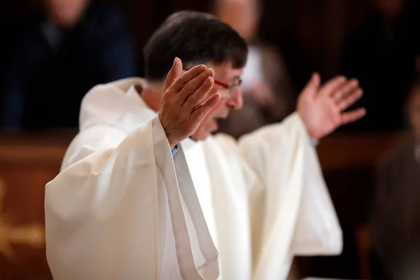 Massa Católica Romana Celebração Eucarística Igreja Saint Nicolas Veroce França — Fotografia de Stock